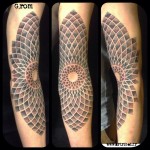 inkin - tatouage rosace graphique sur bras - artribal tatouages.jpg