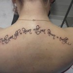 inkin - tatouage calligraphie haut du dos - La F:F.jpg