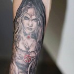 inkin-tatouage-fille-satanique-bras-de-signe-en-aiguille-dessin.jpg