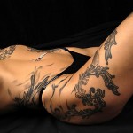 inkin - tatouage arabesque sur cuisse et cotes - atelier paradise tattoo.jpg