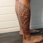 inkin-tatouage-dessin-mollet-dermafolies-polynesien-maori.jpg