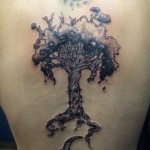 inkin - tatouage arbre et lune sur dos - clin'ink.jpg