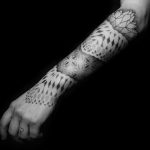 full sleeve, dotwork tattoo, qkila,geometric tattoo, ethnique tattoo, les tatoués anonymes, nimes.jpg