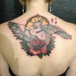 inkin - tatouage cygne et fleur sur dos - chatman tattoo.jpg