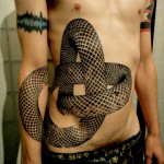 inkin - tatouage serpent sur le ventre - needles side tattoo.jpg