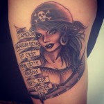 inkin-tatouage-femme-pirate-cuisse-EXXXOTIC TATTOOS-laura-satana-generaliste.jpg