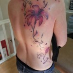 inkin - tatouage fleur et arabesque sur dos - celt'ink tattoo.jpg
