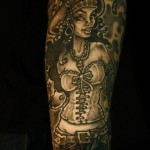 inKin-tatouage-femme-pirate-bras-FLAGSHIP TATTOO.jpg