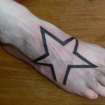 inkin - tatouage étoile sur le pied - monsterfamily.jpg