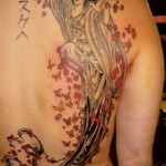 inkin - tatouage geisha dans le dos - L'Attraction Magnétique.jpg