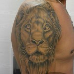 inKin-tatouage-lion-epaule-bras-GENERATION TATTOO SAINT ETIENNE.jpg